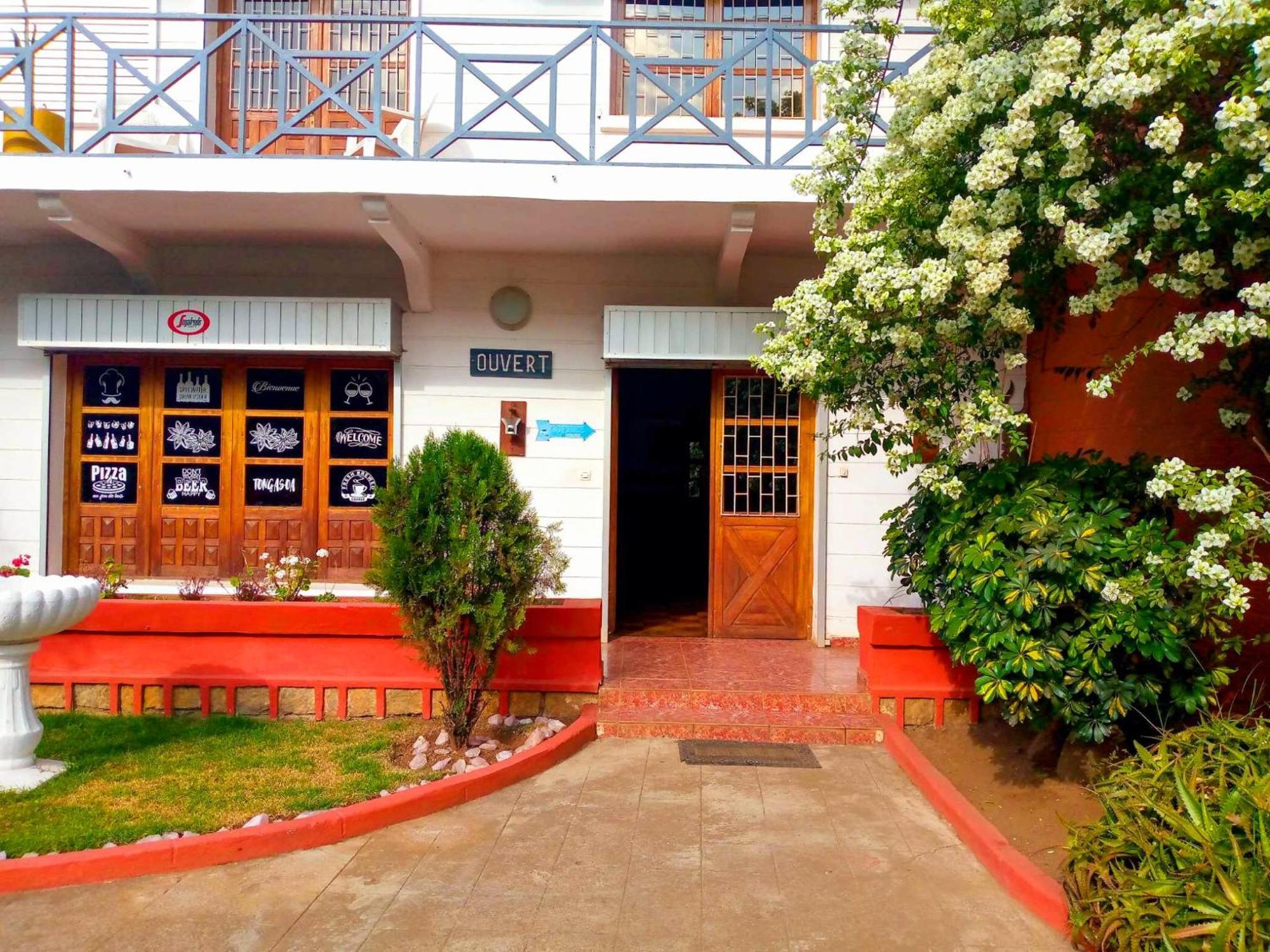 L'Anis Etoile - Hotel Restaurant Antsirabe Exterior foto